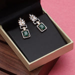 Load image into Gallery viewer, Golden Rich Green Earring Unigem